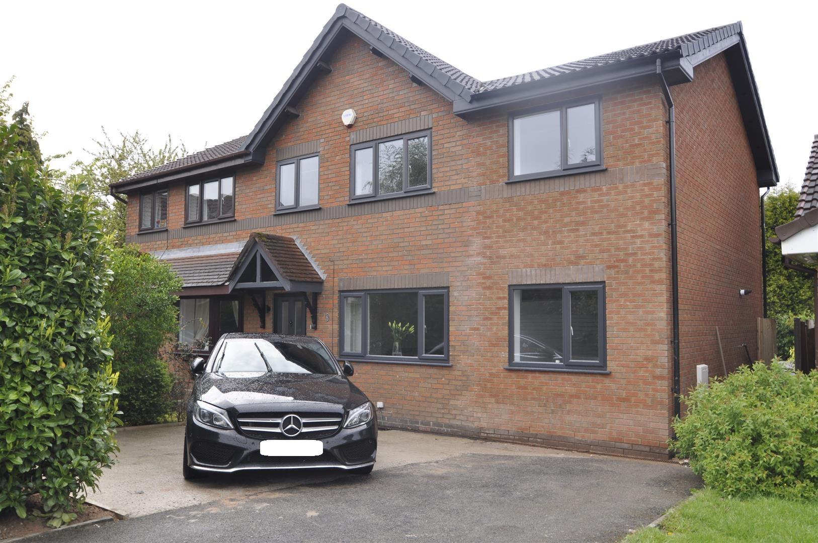 Estate Agent AshtonUnderLyne House for Sale in Ashton